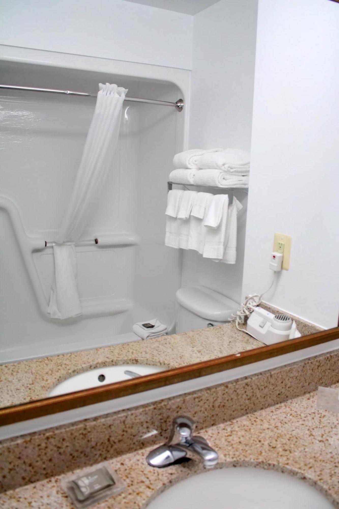 One-Bedroom Queen Suite